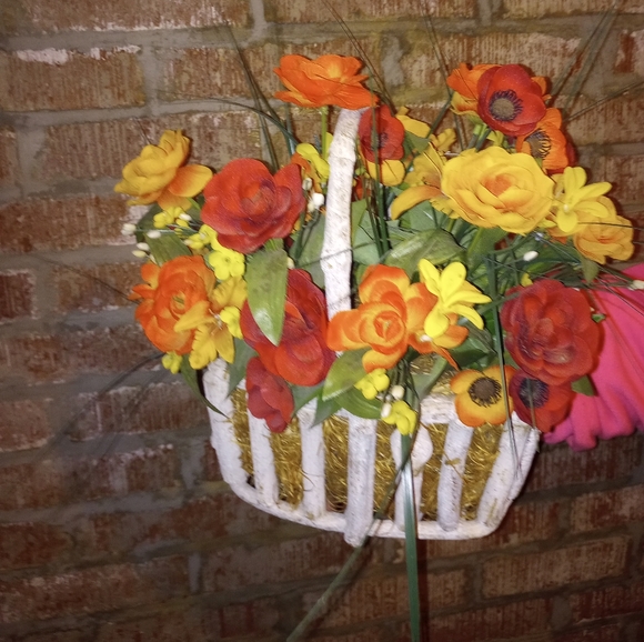 Floral basket - Picture 1 of 1